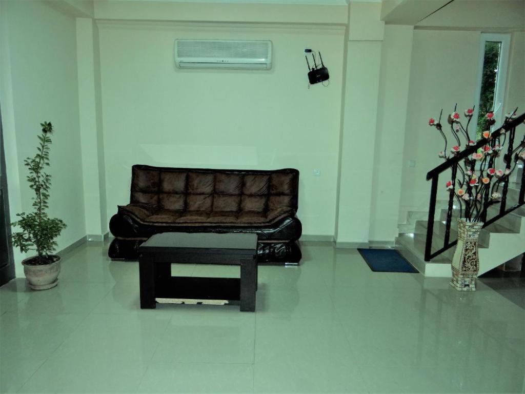 Hotel Lotus يوريكي المظهر الخارجي الصورة