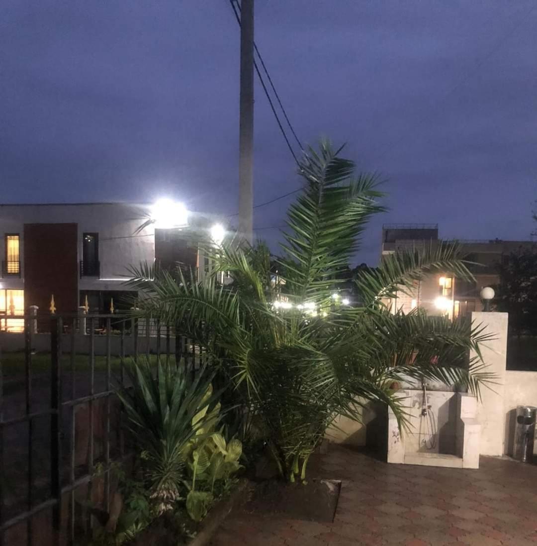 Hotel Lotus يوريكي المظهر الخارجي الصورة