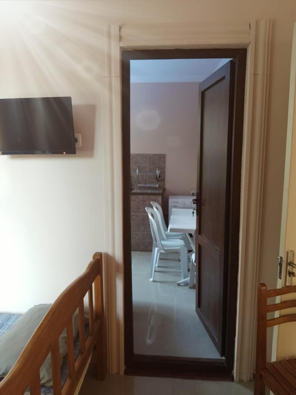 Hotel Lotus يوريكي المظهر الخارجي الصورة
